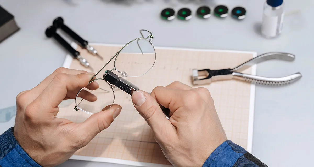 self repairing glasses at home